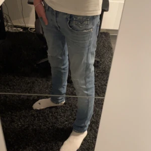 Replay Anbass - Säljer dessa Replay anbass jeans med feta slitningar, vid frågor är det bara att skriva