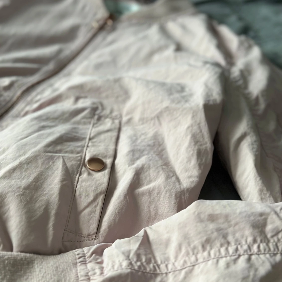 Beige bomberjacka från Bershka - 92