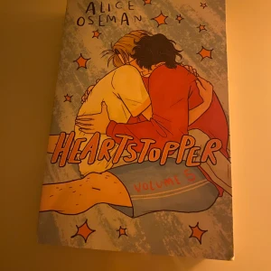 Heartstopper nr 5  - jag säljer nr 5 heartstopper bokserien. Den är endast läst en gång och i riktigt bra skick! 