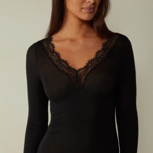 Intimissimi spets tröja - Interessekoll på min intimissimi spets tröja är endast använd en gång så har inga defekter gjord utav Kashmir 