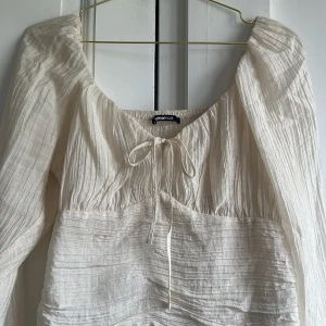 Blus - Blus i storlek L från Gina Tricot. Använd en gång. 