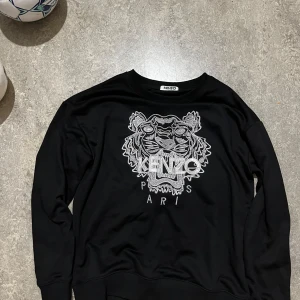 Kenzo tröja - Kenzo tröja som ör knappt andvänt till salu. 