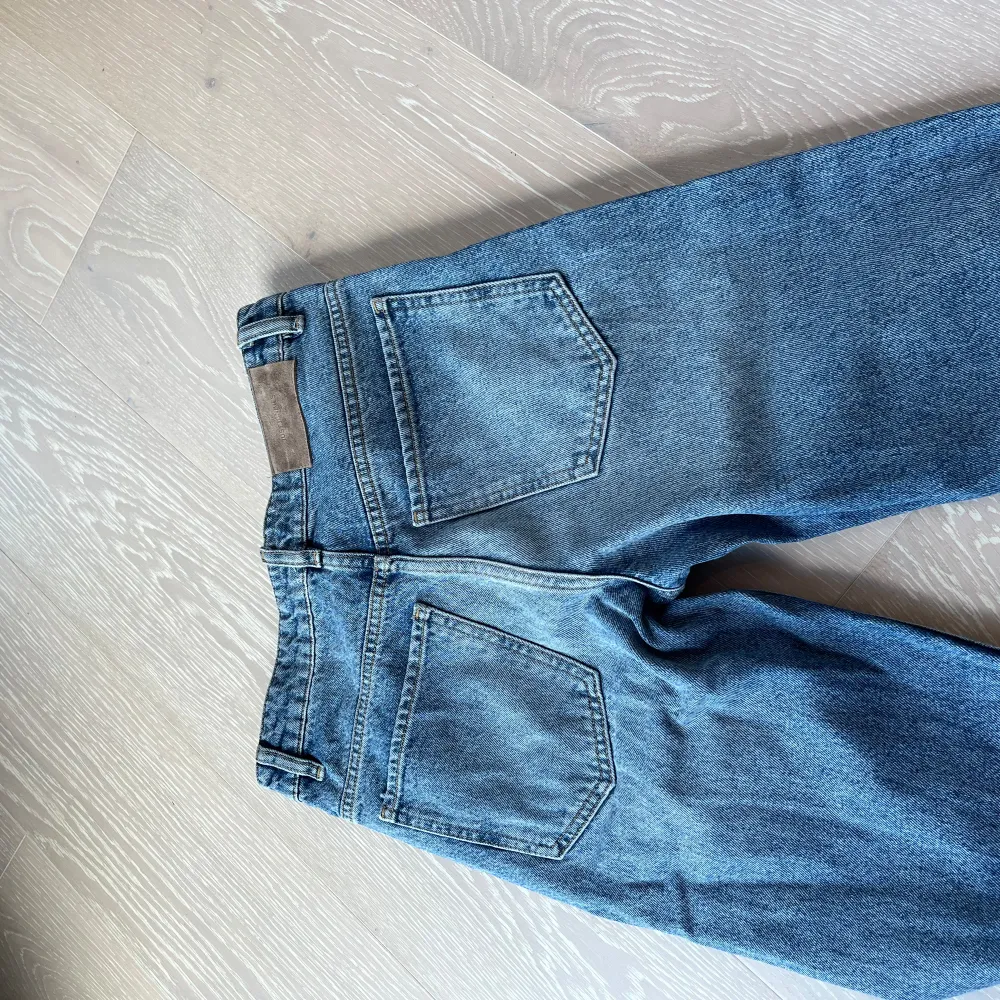 Raka jeans som aldrig är använda. Storlek 27/30.  Nypris 1100kr. Jeans & Byxor.