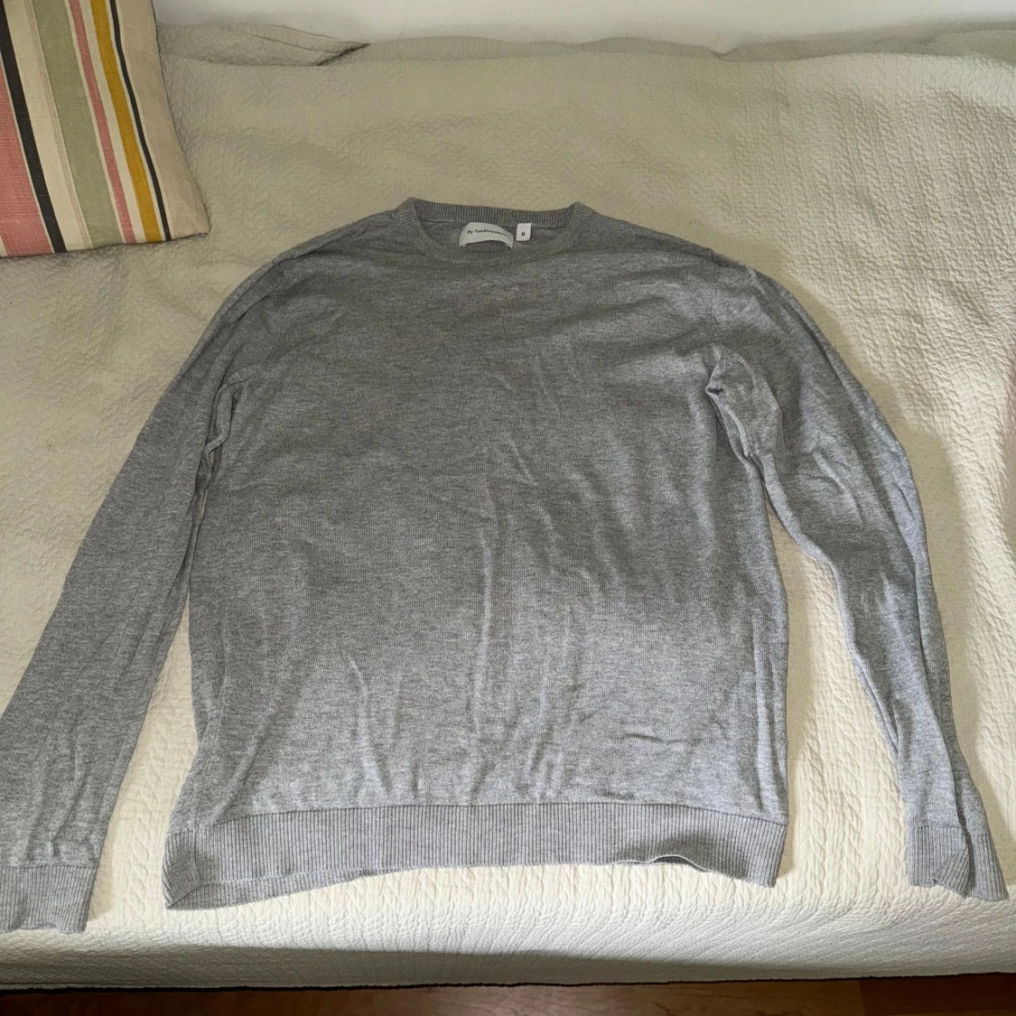 By TeeShoppen - Grå långärmad