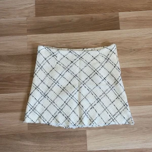 Kjol - Super snygg kort kjol 