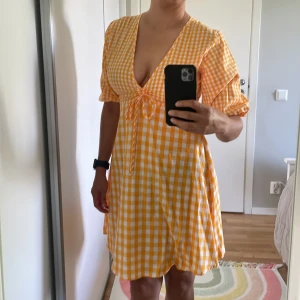 Summer dress - Uesd but looks like new Size: small/8/36
