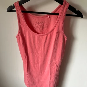 Linne - Korall/rosa linne i storlek M från EDC by esprit. Använd fåtal gånger, bra i materialet. 