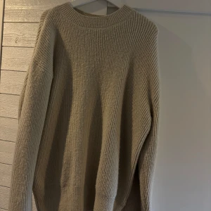 Stickad tröja från weekday - Nypris 500kr, knappt använd