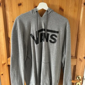 Vans hoddie  - Vans hoddie i fint skick! Storlek M