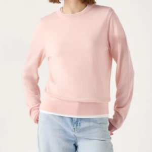 Stickad tröja  - Säljer denna fina stickade från uniqlo som inte kmr till användning, skicket är bra på den och nytt pris är 450kr!💞💞