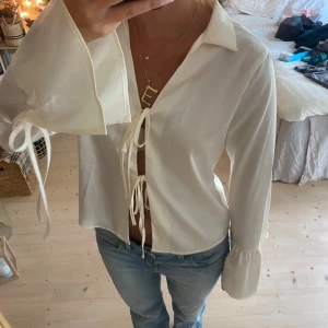 Blys - SUPERSNYGG!! Tryck gärna köp nu ❤️❤️den är benvit💕