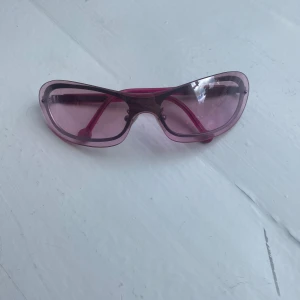 Roxy Sunglasses 2000’s - Rosa solglasögon från Roxy i nyskick! Supercool passform. 