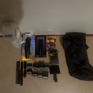 Barber kit, för en fade - Det här kitet är allt du behöver för att göra den perfekta faden, dessa är bara använda en gång på en vän men jag ogillade yrket annars var maskinerna och alla tillbehör verkligen jätte bra. Köpta för 1300