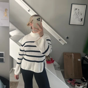 Stickad tröja - Super fin tröja från Kappahl i storlek XS, aldrig använd! 