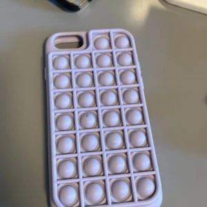  - ett mobilskal till iPhone se funkar till iPhone 7 och 8 också 