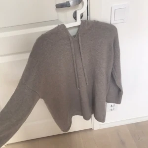 Cashmere hoodie  - Så snygg cashmere hoodie från Jackie i så fint skick. Pris går att diskutera 