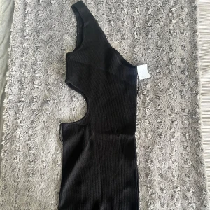 Klänning  - Helt ny, kommer inte till användning✨