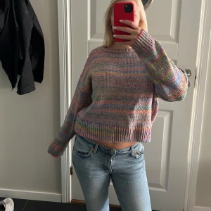 Stickad tröja  - Såå snygg stickad tröja ifrån Pull & Bear, endast använd ett fåtal gånger!!😍😍