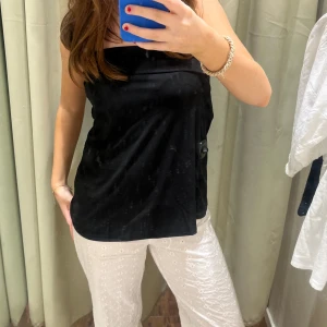 Svart bandaeu topp - Oanvänd från bikbok! Nypris runt 300kr!💕