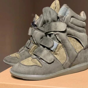 Isabel marant - Säljer mina super fina skor som är vädligt likt isabelmarant användt 4-5 gånger❤️pris kan diskuteras ❤️