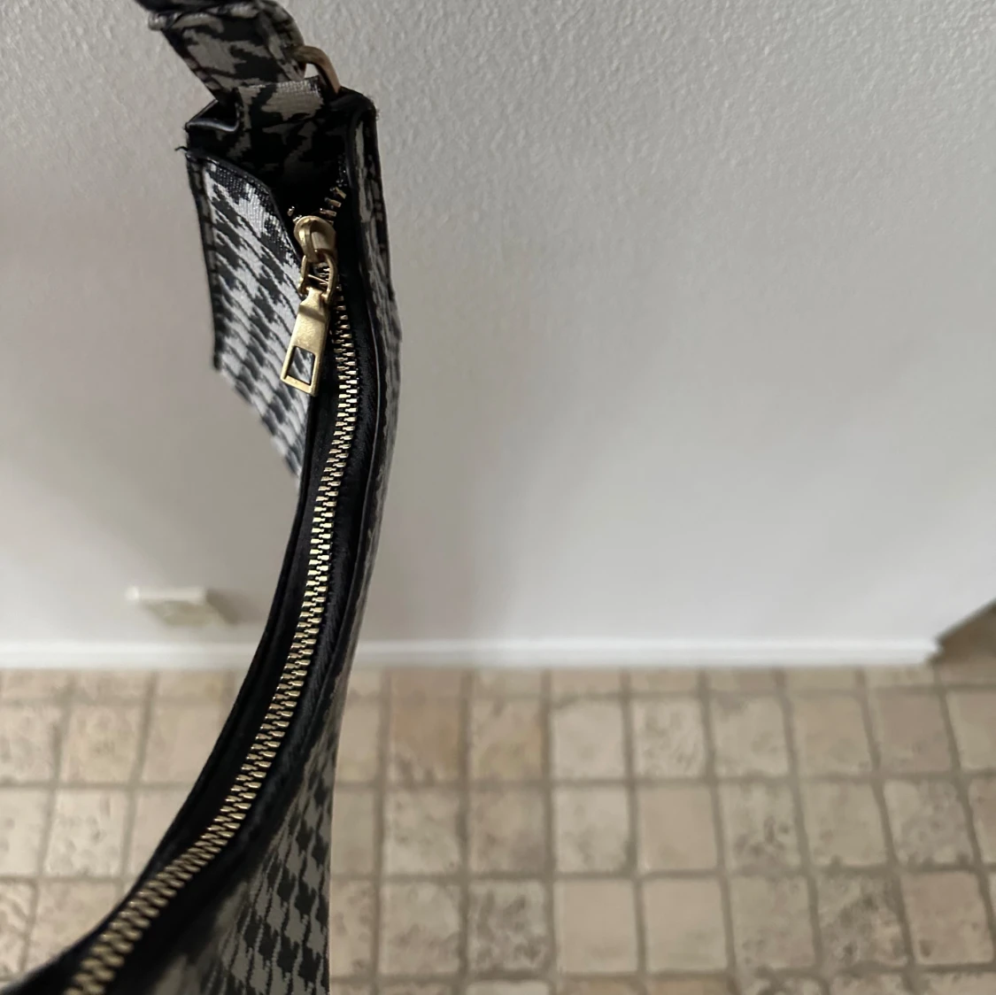 Svartvit miniväska - 91