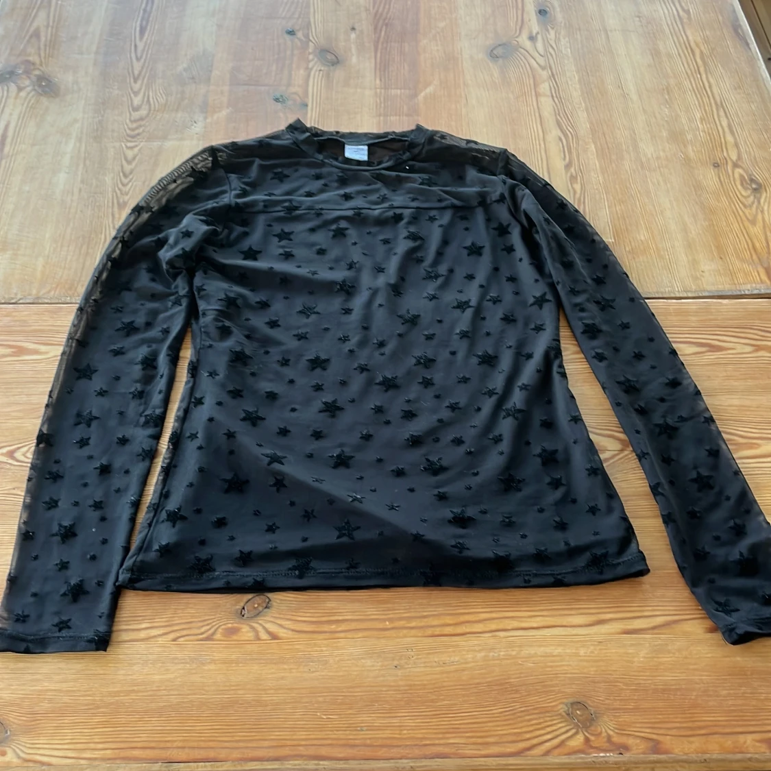 Genomskinlig tröja men stjärnor