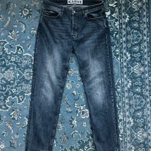 Karve jeans straight  - Karve jeans i storlek 32 Fint skick då de är väl omhändertagna