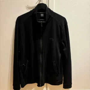 Hugo boss tröja - Hugo boss tröja storlek M nypris 2600kr