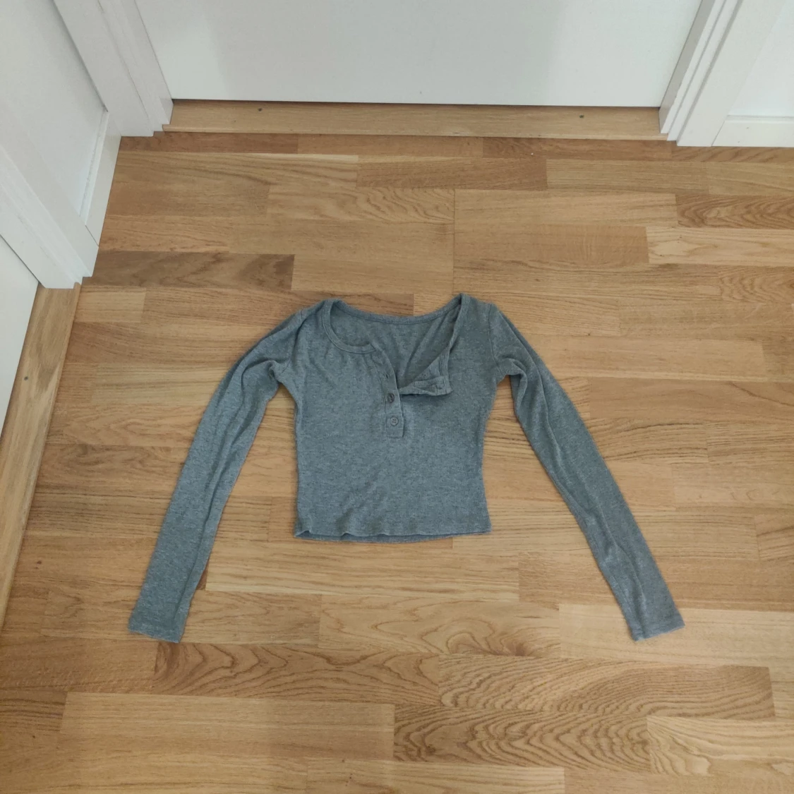 Grå långärmad topp