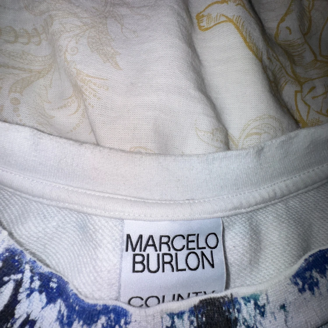 Vit tröja med vingmönster från Marcelo Burlon - 1