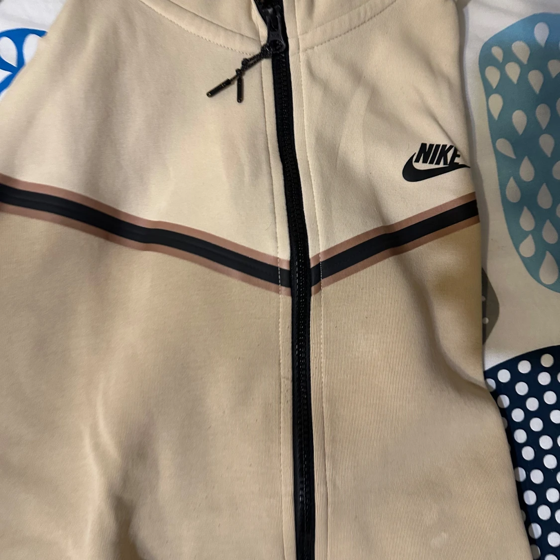 Beige och grå jacka från Nike - 1