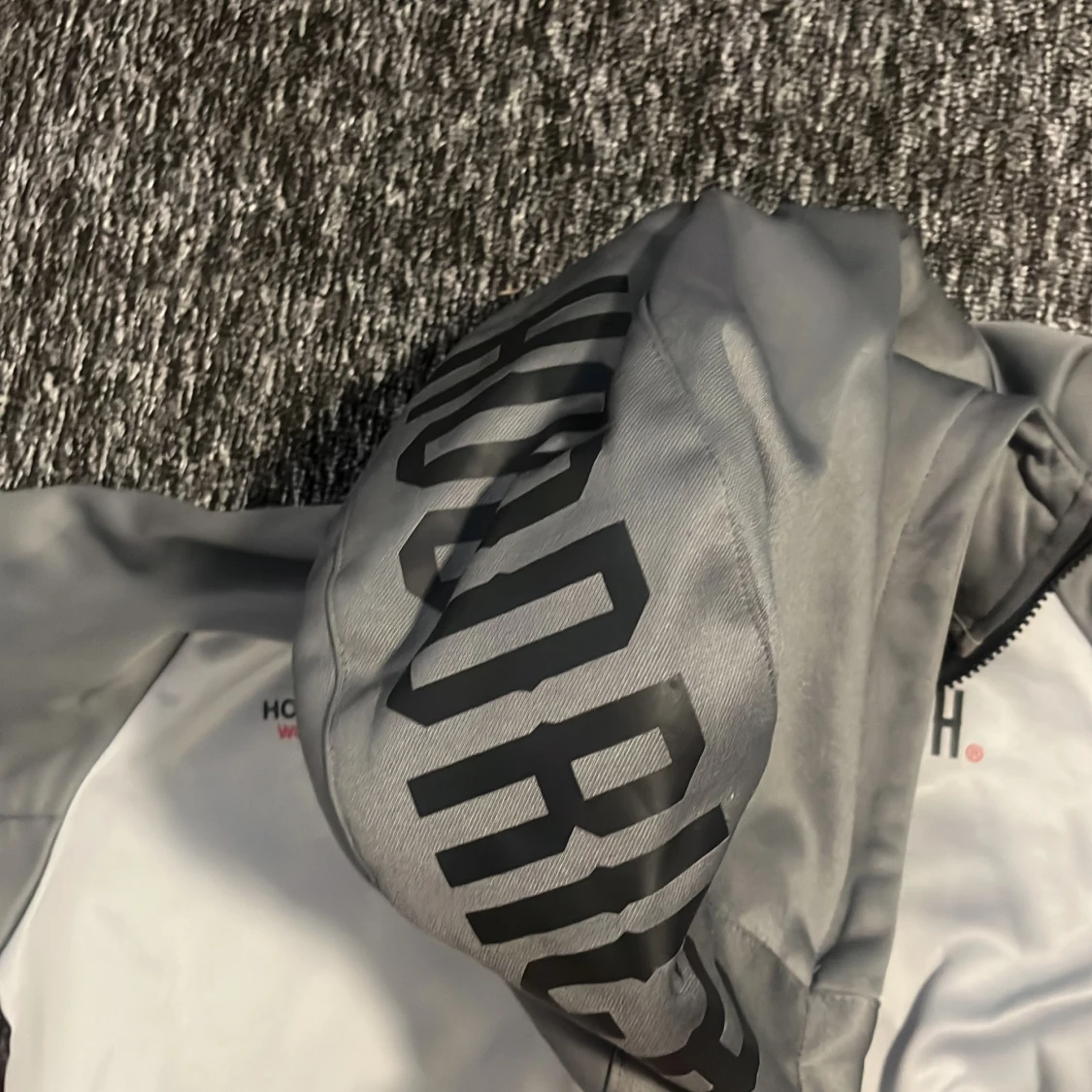 Grå jacka från Hoodrich - 2