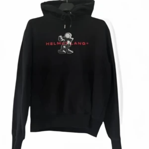 Helmut Lang hoodie - En riktigt fet svart Helmut Lang hoodie i storlek small men passar medium. Mycket bra skick, som ny. Skriv i DM om ni är intresserade eller har frågor. Kan även skicka fler bilder samt mått. Pris kan diskuteras