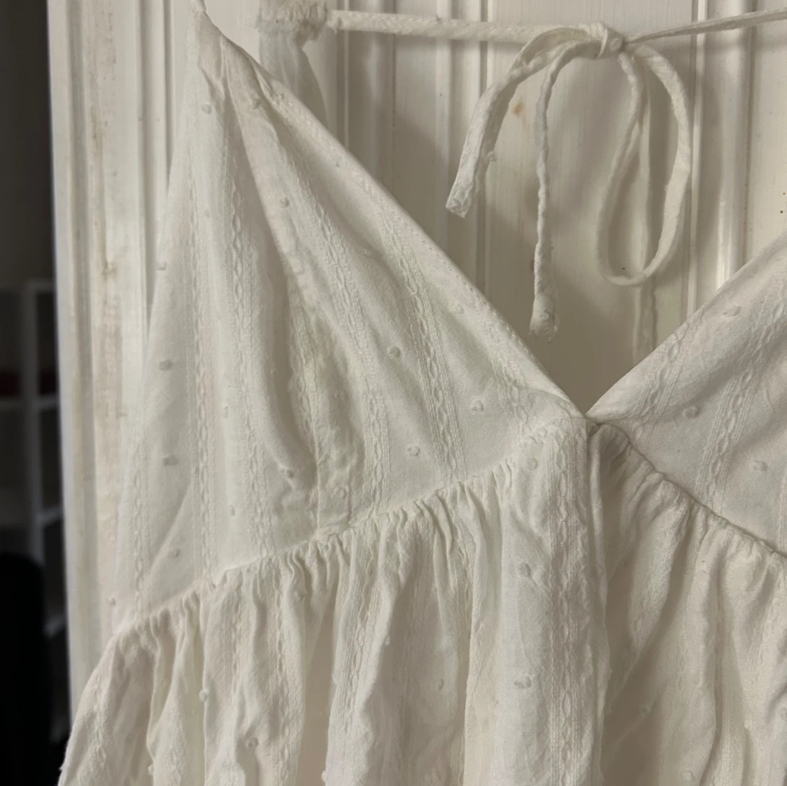 Vit ärmlös klänning - 1