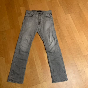 Replay Jeans - Säljer dessa skitsnygga Replay jeans. Skicket är fortfarande hyfsat bra. Kan finnas några defekter men inget som märks när man har på sig dom. Storlek: 14A 158Cm. Skriv vid funderingar så löser vi en bra affär. 