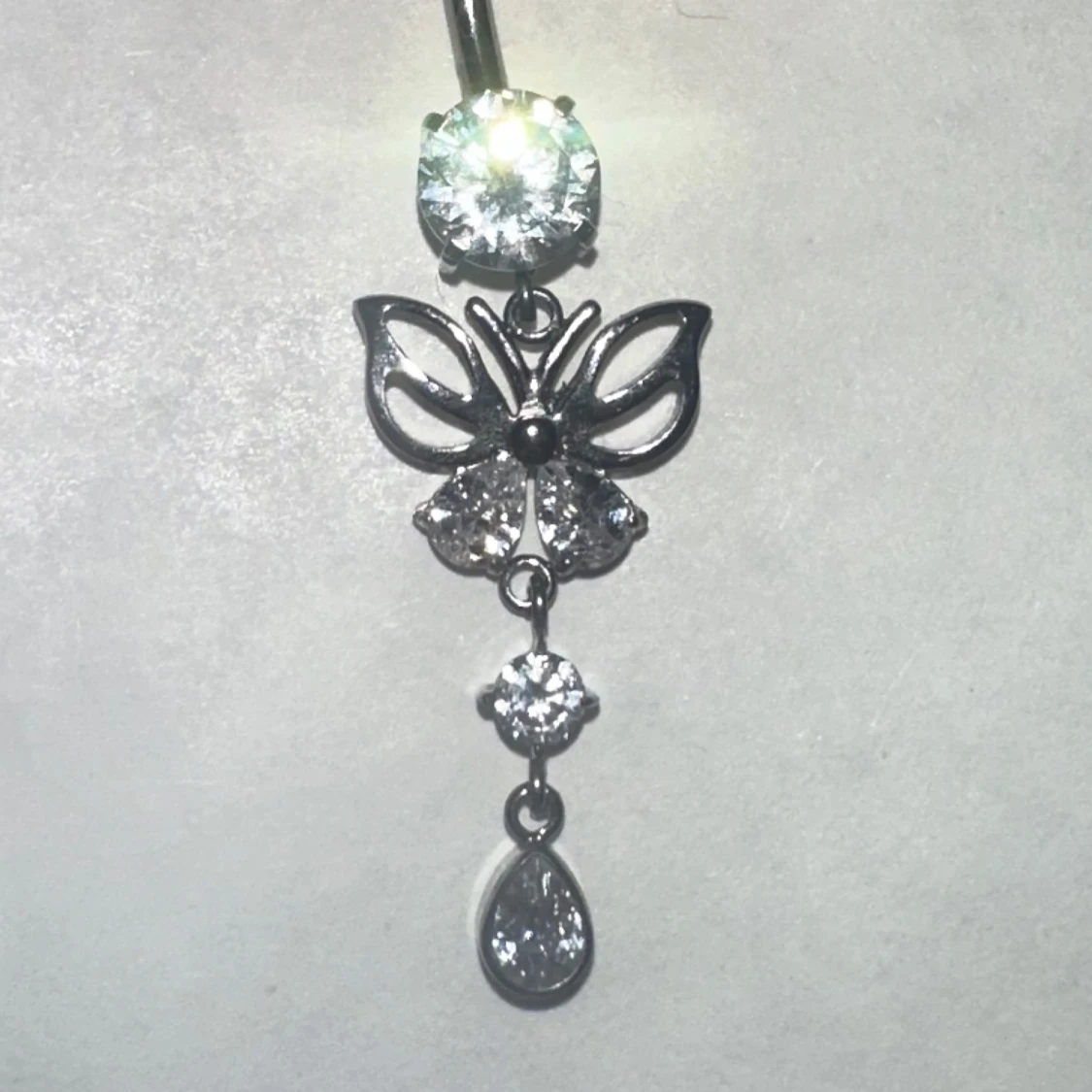 Navelpiercing med fjäril i titan - 2