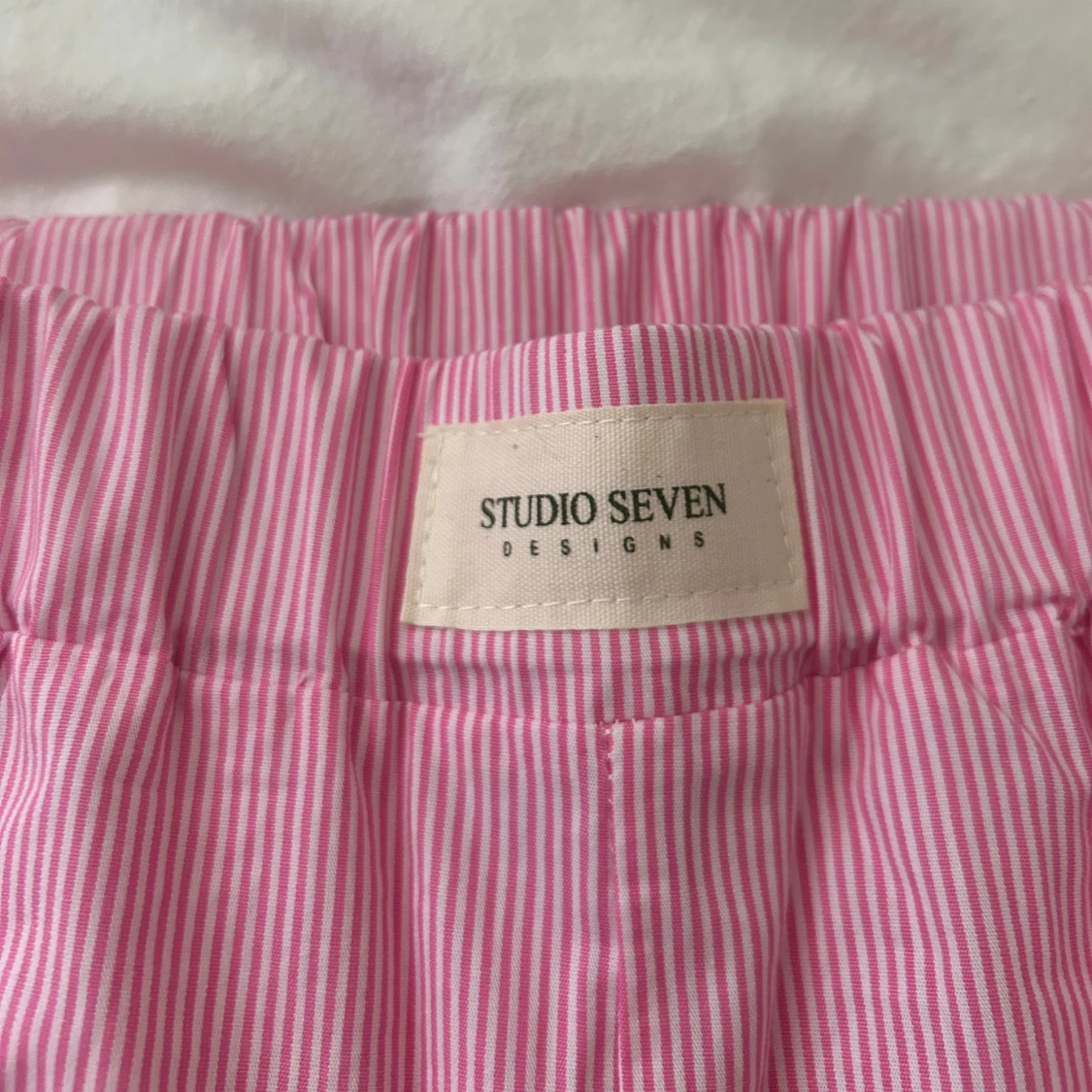 Rosa randiga byxor från Studio Seven Designs