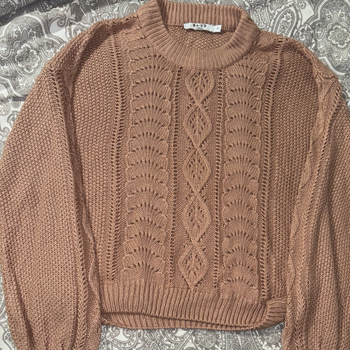 Rosa stickad tröja från NA-KD