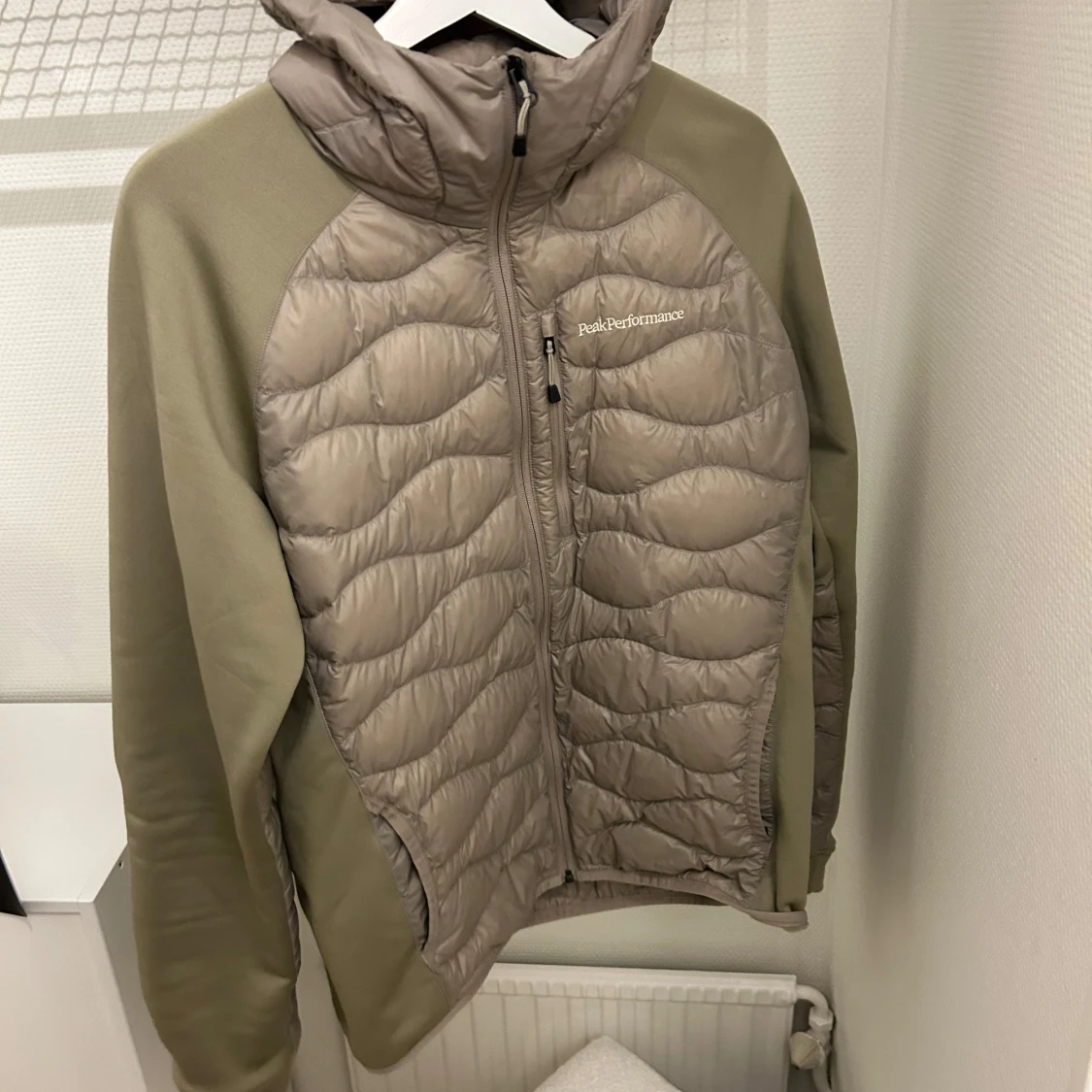 Beige jacka Peak Performance strl L