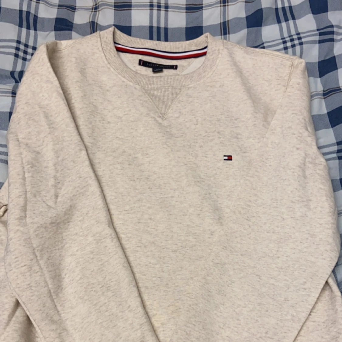 Beige tröja från Tommy Hilfiger - 1