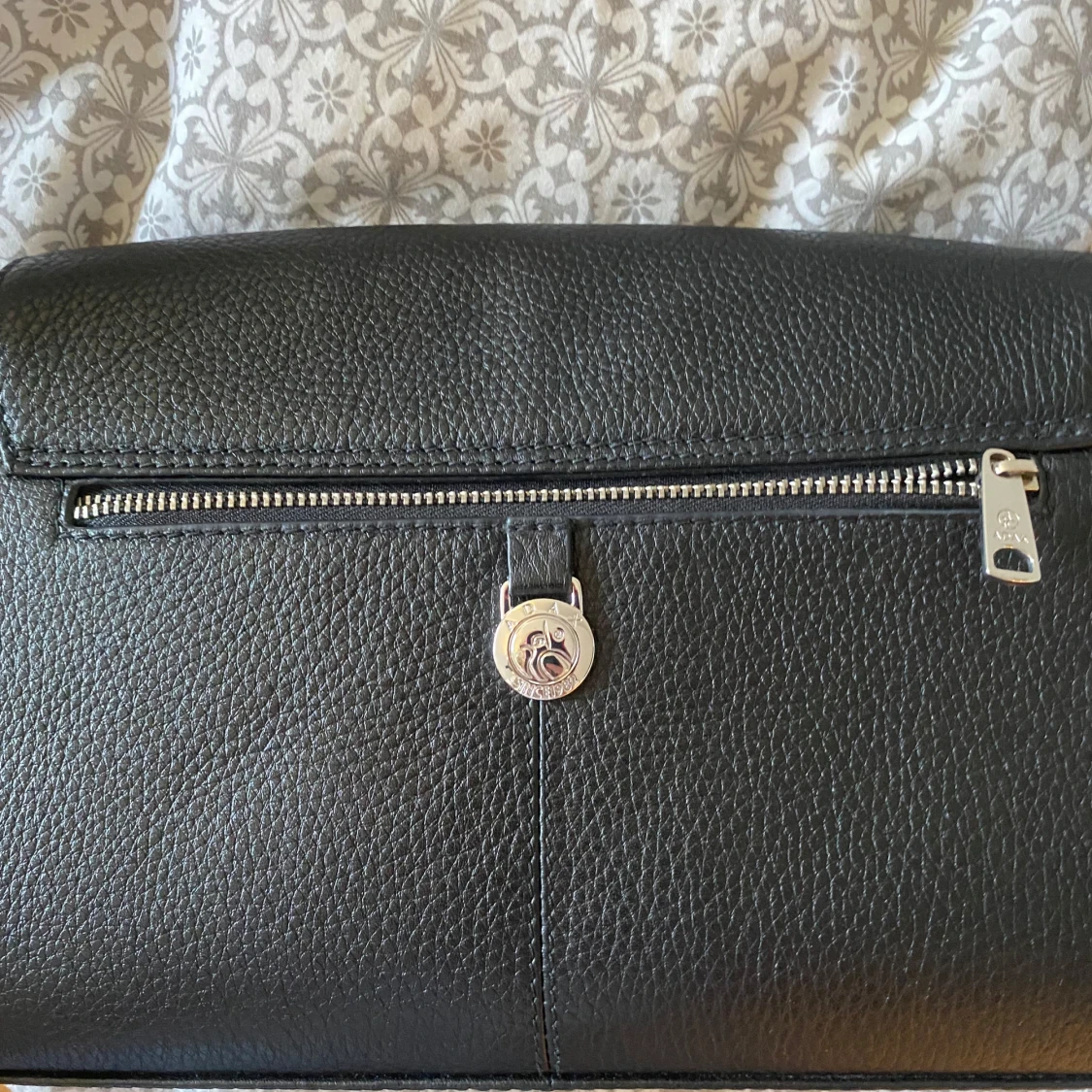 Svart axelväska med dragkedja - 2