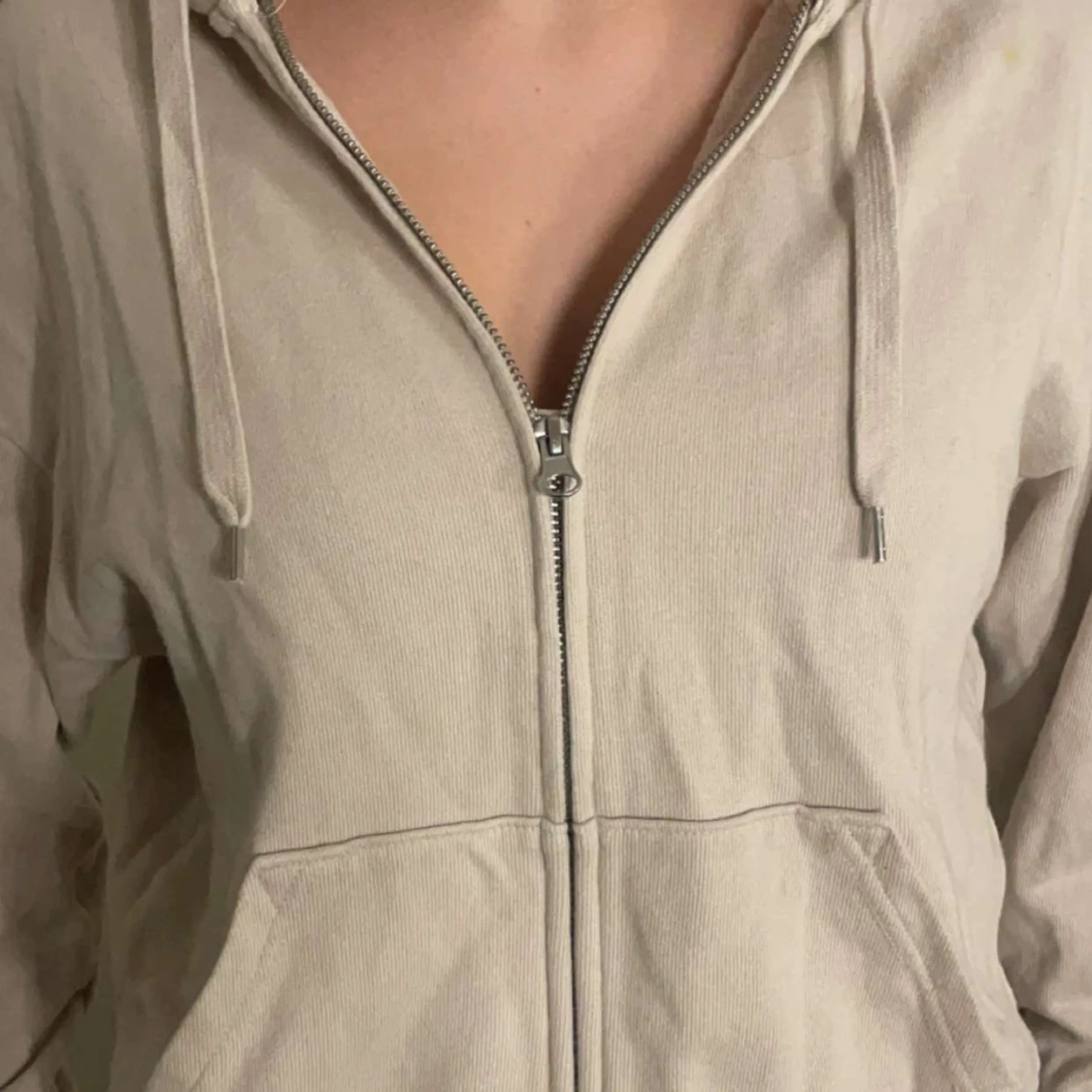 Beige hoodie med dragkedja - 1
