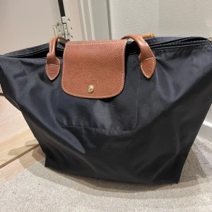 Svart longchamp väska - Longchamp väska i bra skick! 