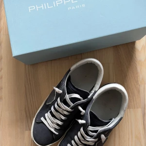 Philippe Model Prsx low Men’s sneakers  - Sneakers, Philippe Model Prsx Blue, i storlek 40. Lite använt och välhållna. 