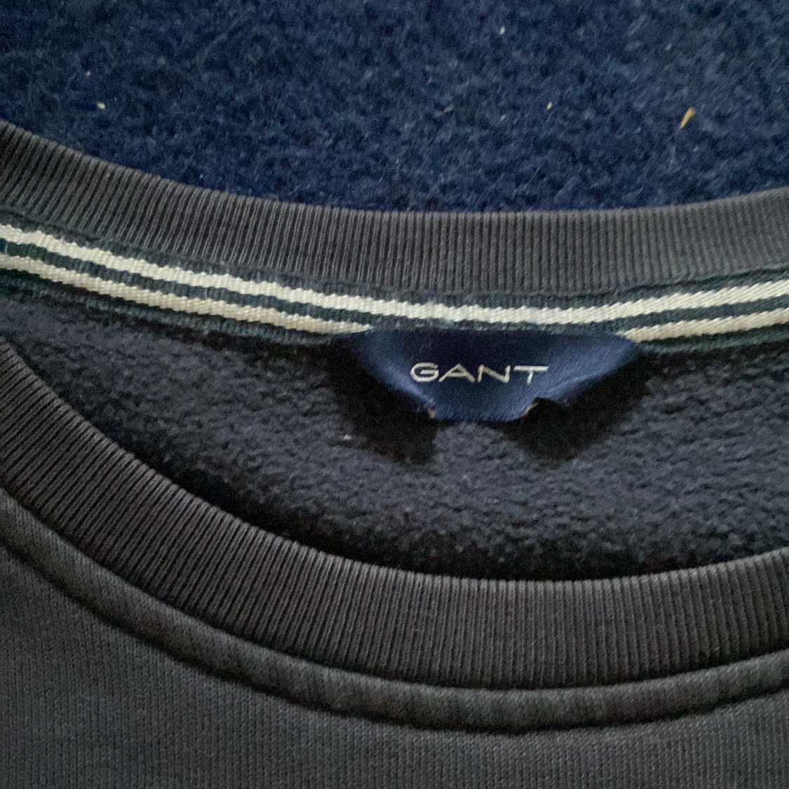 Mörkblå sweatshirt från GANT - 2