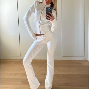 Eftertraktat set - Säljer detta setet fårn nelly i nyskick! Endast använd 1 gång. Lågmidjade byxor,🩷