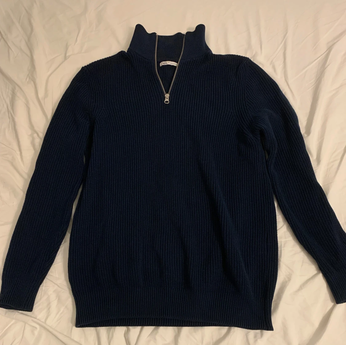 Mörkblå tröja med dragkedja från Zara - 90