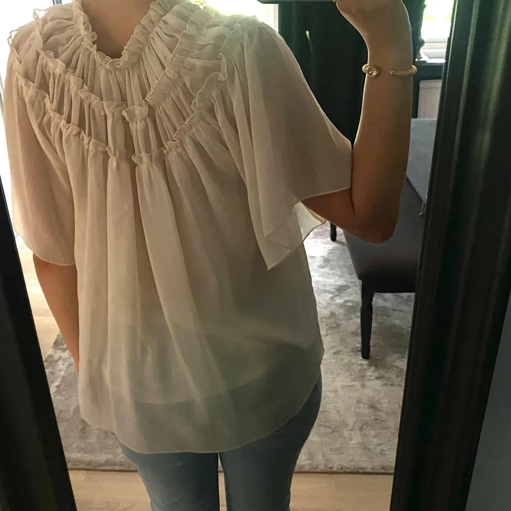 Superfin blus från Zara✨Beige/creme/ljusrosa i färgen🌸. Blusar.