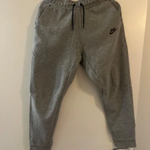 Nike tech byxa - Bra skick  Äkta Nike Tech 