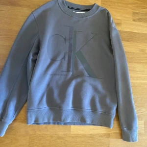 Calvin Klein tröja - Använd typ 1 gång. Den är storlek S men den sitter som M.
